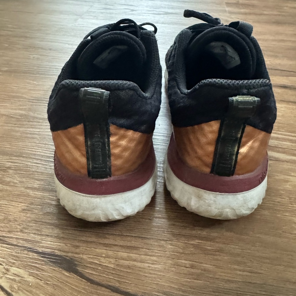 Nike Black and White Shoes with gold and red details - Picture 3 of 8